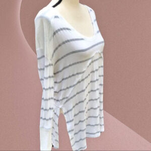 Anthropologie Blu Pepper Long Sleeve V-neck Top with Raw Asymmetrical‎ Hem